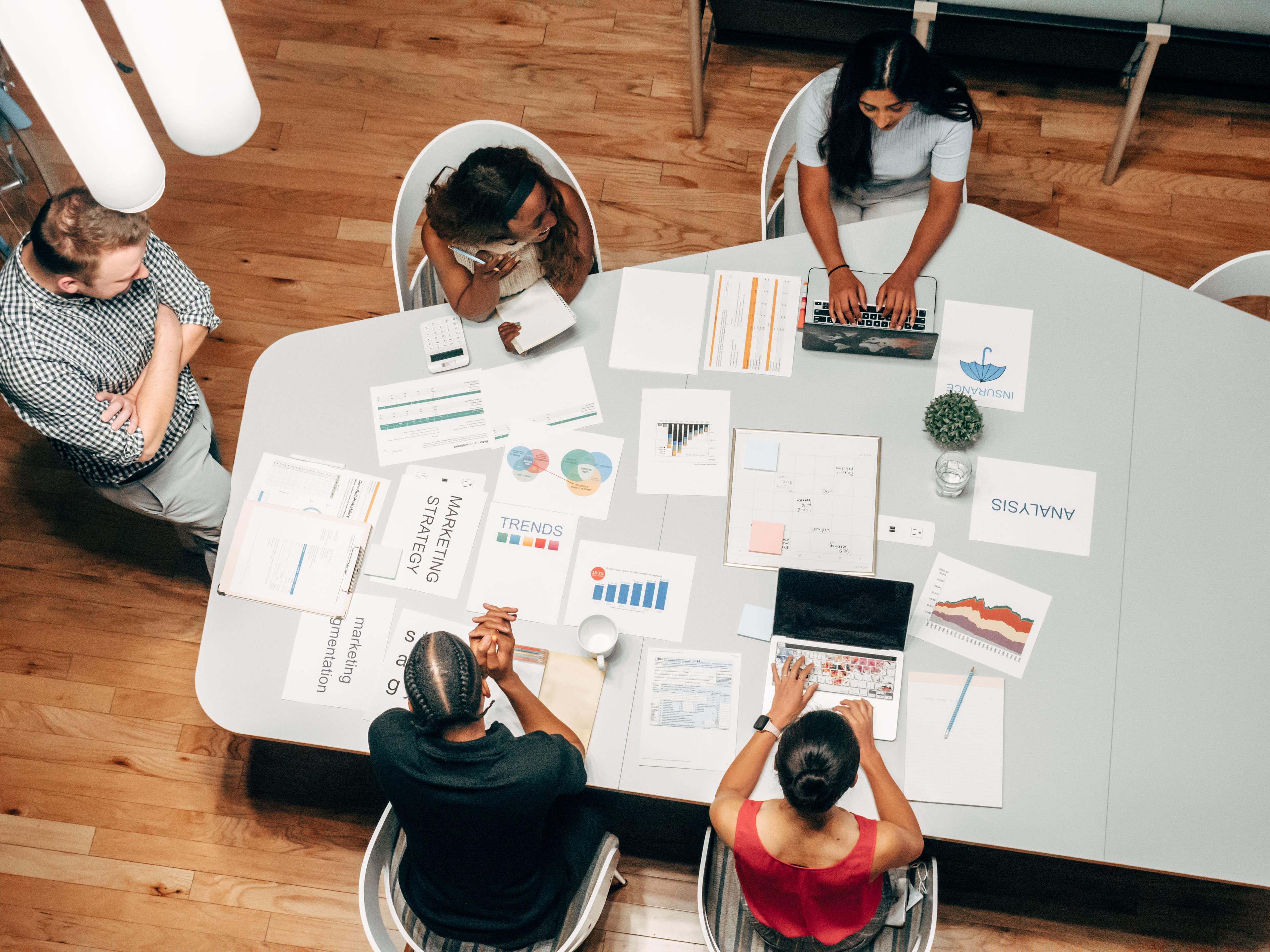 78% dos executivos dizem que vão ter de reinventar o modelo de negócio por causa da IA. Os outros 22% ainda não perceberam.